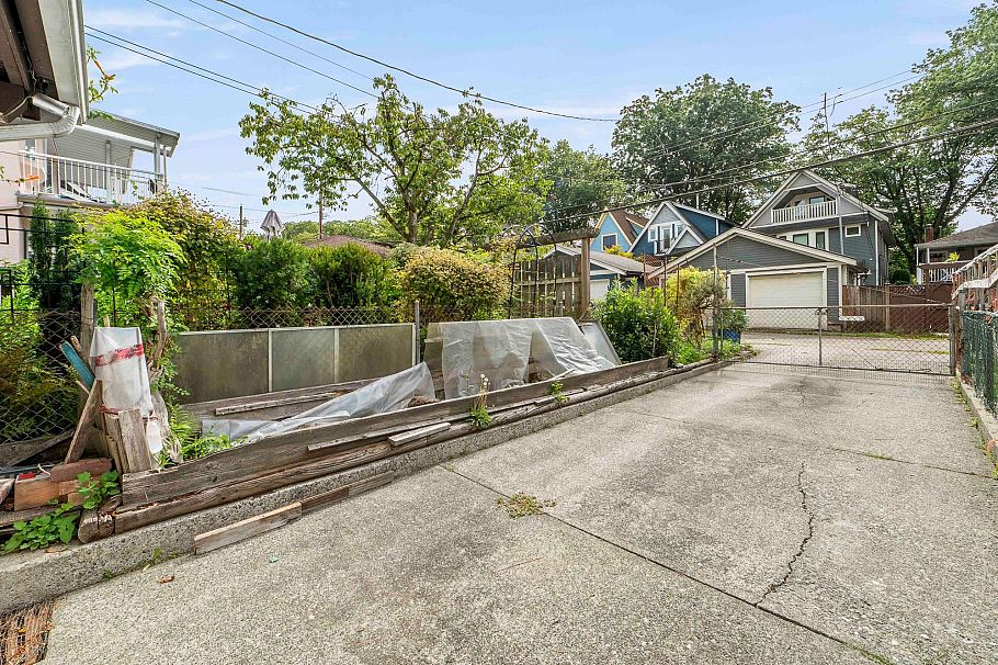 1794 E 6th Avenue Vancouver, BC - 35