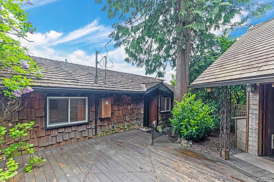 4541 Stonehaven Avenue North Vancouver, BC - 9