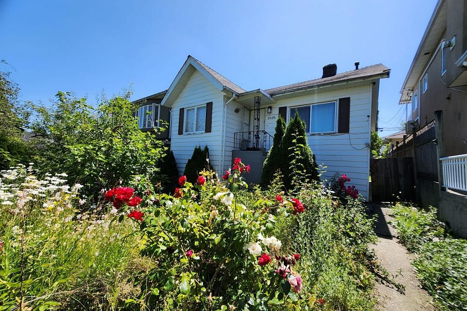 2520 E 28th Avenue Vancouver, BC - 2