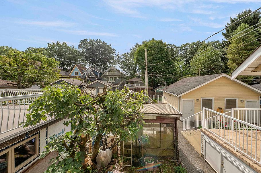 1794 E 6th Avenue Vancouver, BC - 17