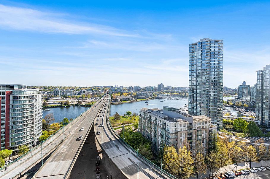 1585 87 Nelson Street Vancouver, BC - 1