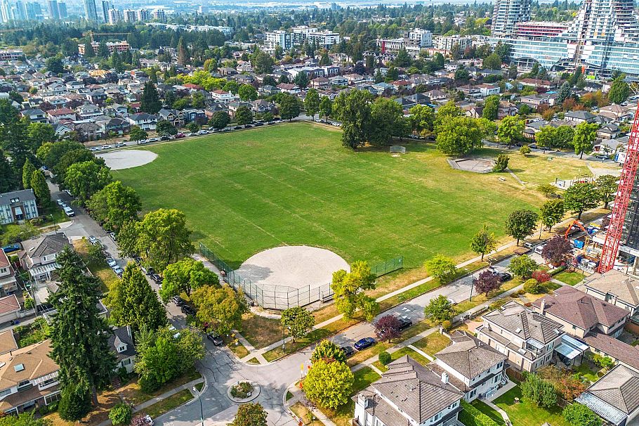 5670 Columbia Street Vancouver, BC - 32