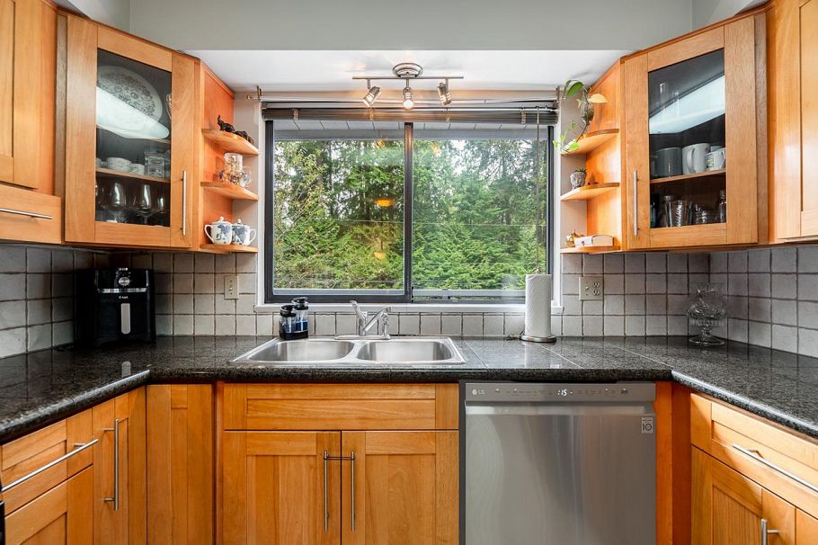 1184 Riverside Drive North Vancouver, BC - 15