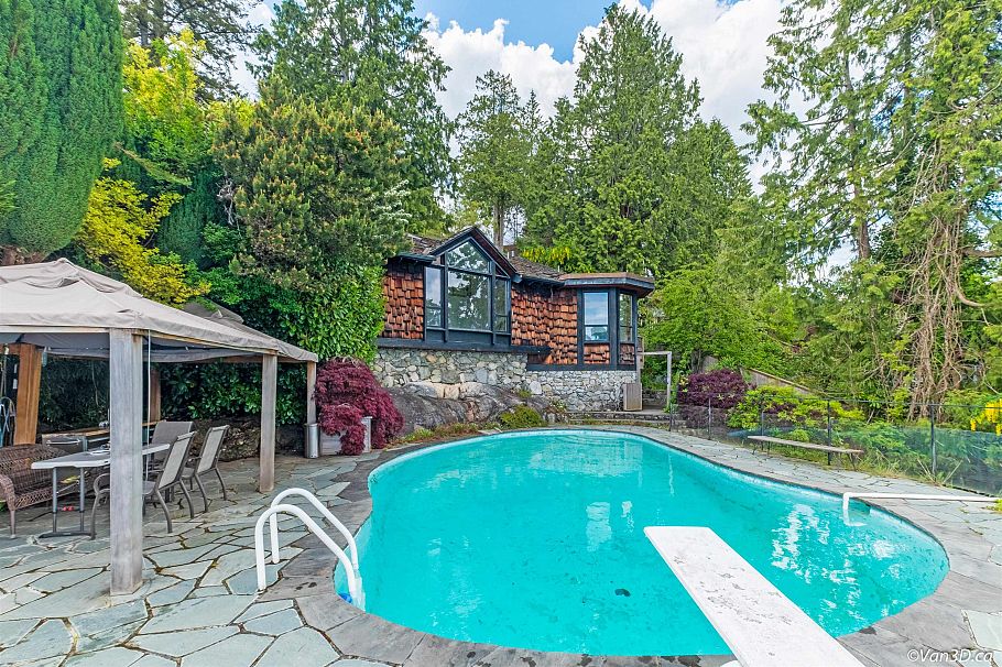 4541 Stonehaven Avenue North Vancouver, BC - 22