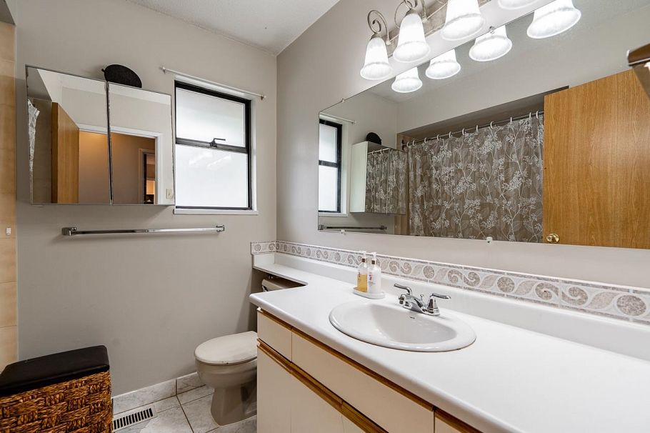 1184 Riverside Drive North Vancouver, BC - 23