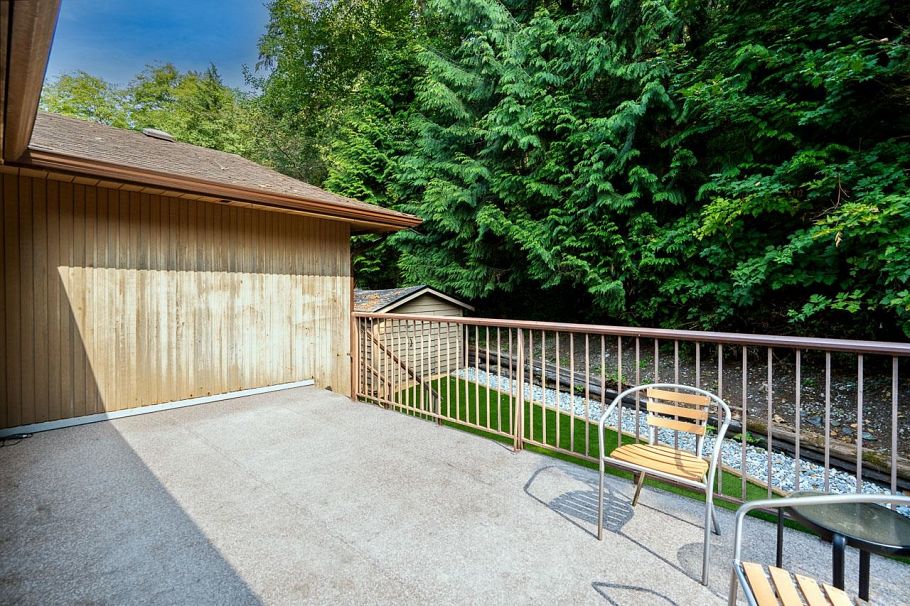 1184 Riverside Drive North Vancouver, BC - 35