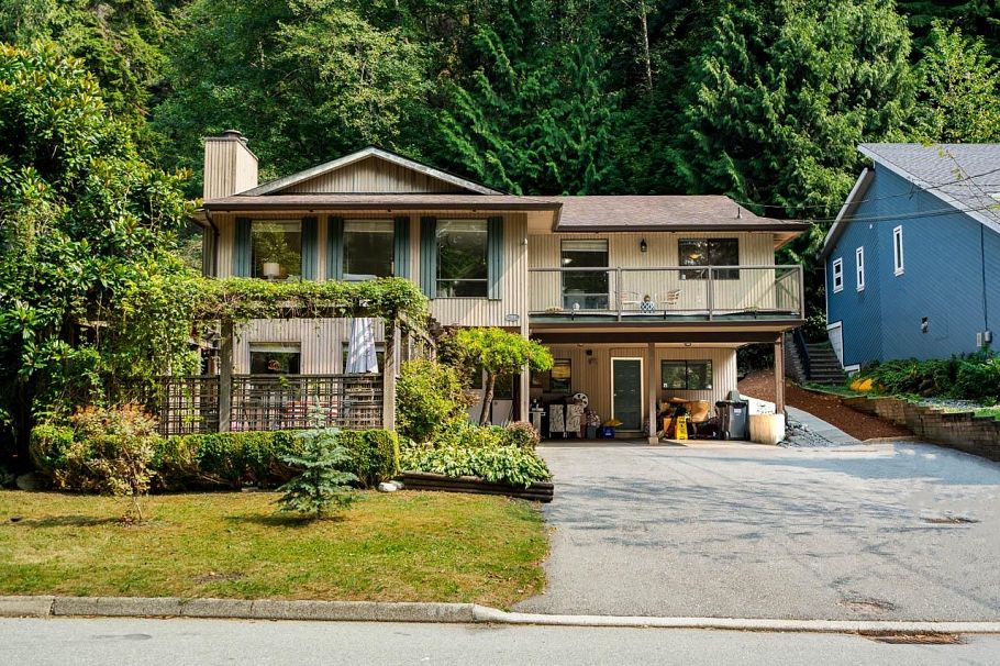 1184 Riverside Drive North Vancouver, BC - 2