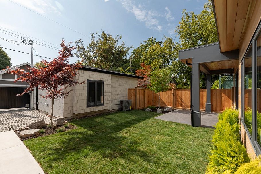 2 3186 W 11th Avenue Vancouver, BC - 9