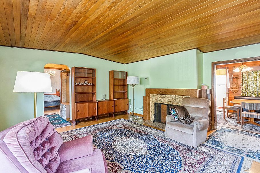 5670 Columbia Street Vancouver, BC - 2