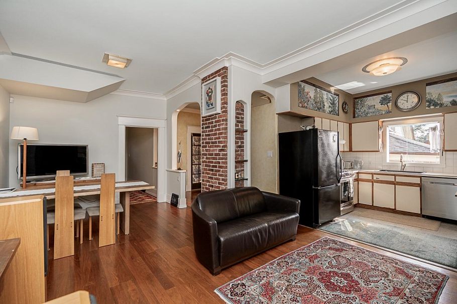 830 E 14th Avenue Vancouver, BC - 2