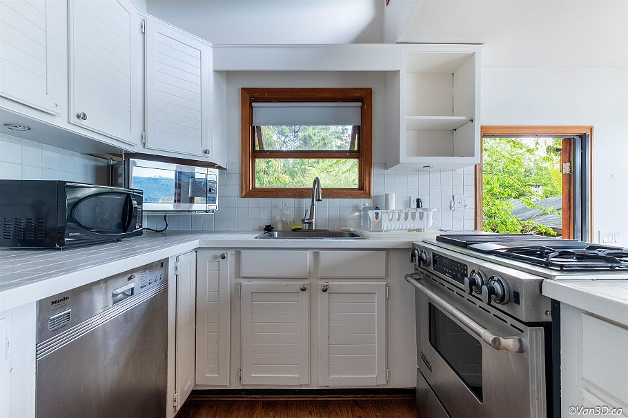 4541 Stonehaven Avenue North Vancouver, BC - 17