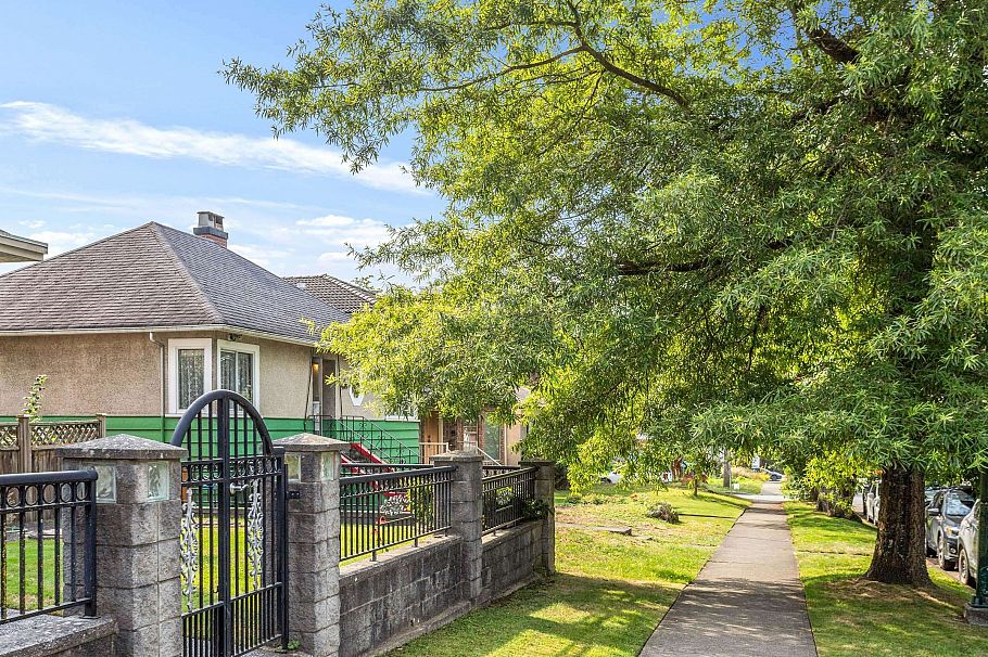 5670 Columbia Street Vancouver, BC - 21