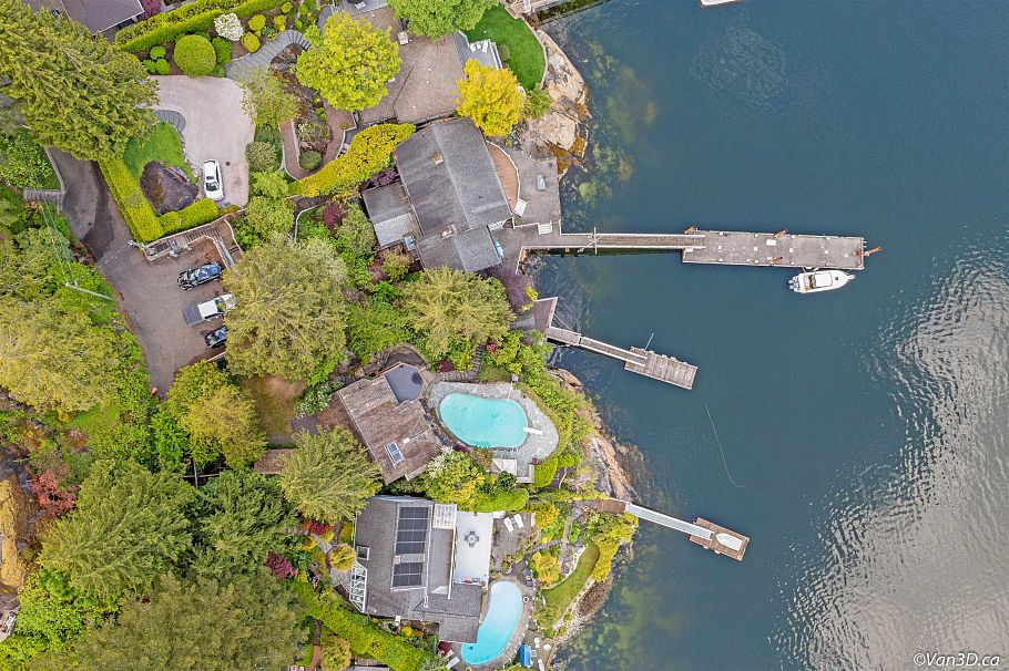 4541 Stonehaven Avenue North Vancouver, BC - 2