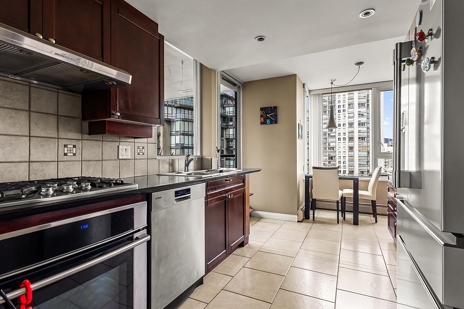 1605 1383 Marinaside Crescent Vancouver, BC - 25