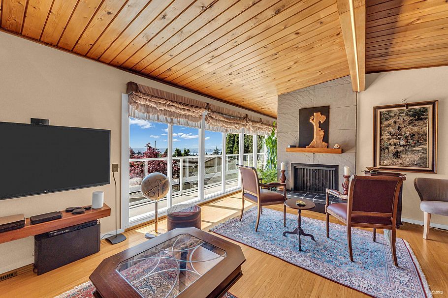 4323 Valencia Avenue North Vancouver, BC - 4