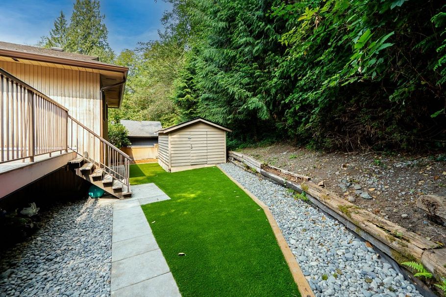 1184 Riverside Drive North Vancouver, BC - 36