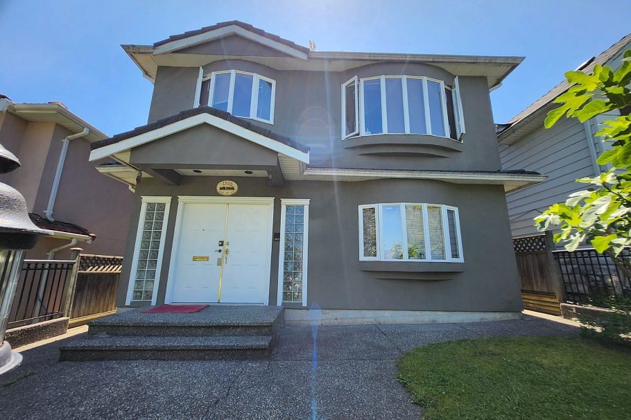 2526 E 28th Avenue Vancouver, BC - 1