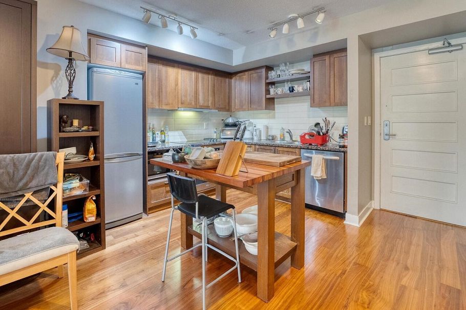 516 2268 W Broadway Vancouver, BC - 2