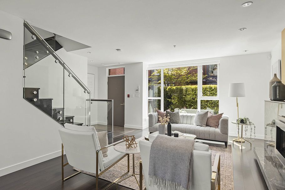 215 1961 Collingwood Street Vancouver, BC - 2