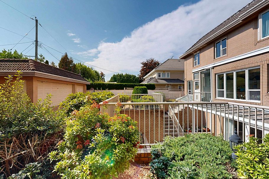 1510 W 33rd Avenue Vancouver, BC - 32