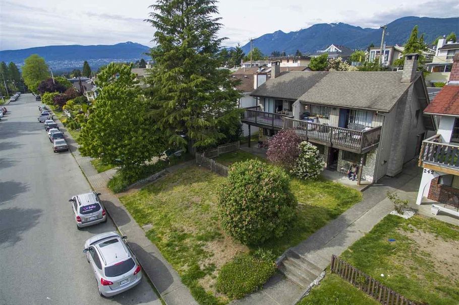 246 W 5th Street North Vancouver, BC - 3
