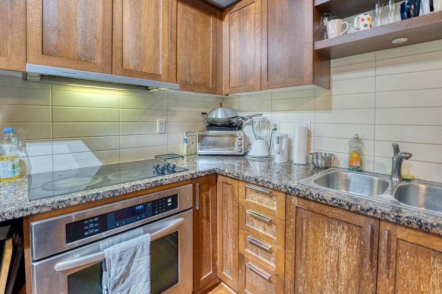 516 2268 W Broadway Vancouver, BC - 3