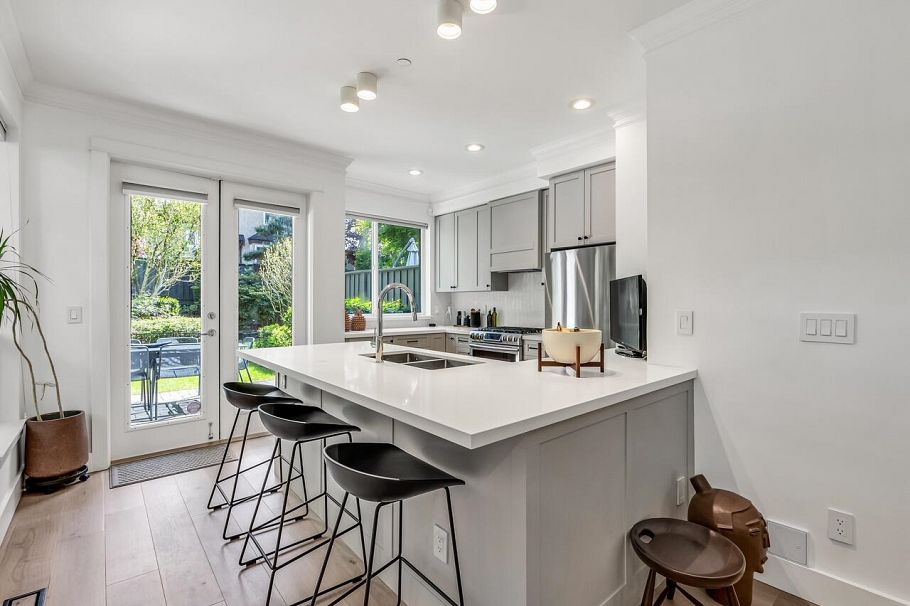 1664 St.Georges Avenue Vancouver, BC - 17