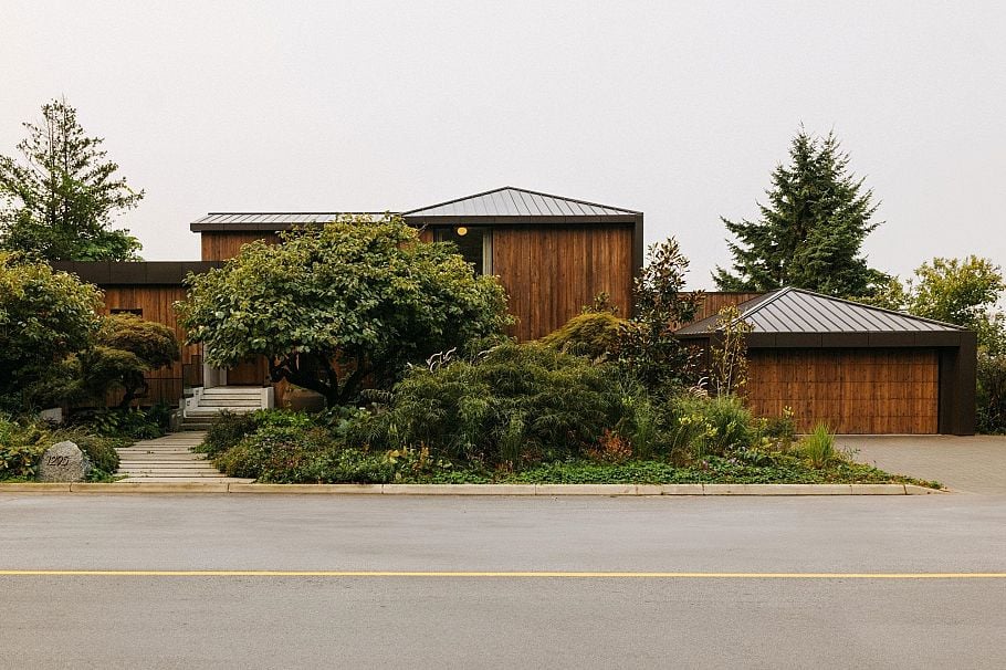 1295 W Keith Road North Vancouver, BC - 1