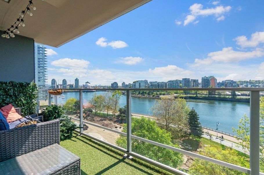 801 980 Cooperage Way Vancouver, BC - 1