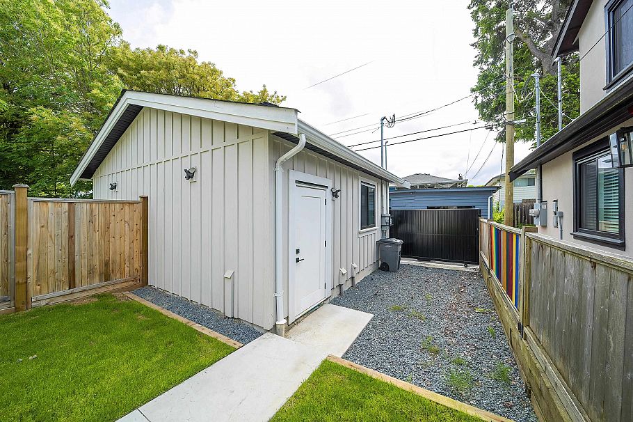 4722 Henry Street Vancouver, BC - 4