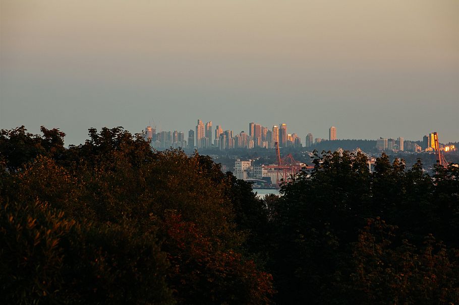 1295 W Keith Road North Vancouver, BC - 30