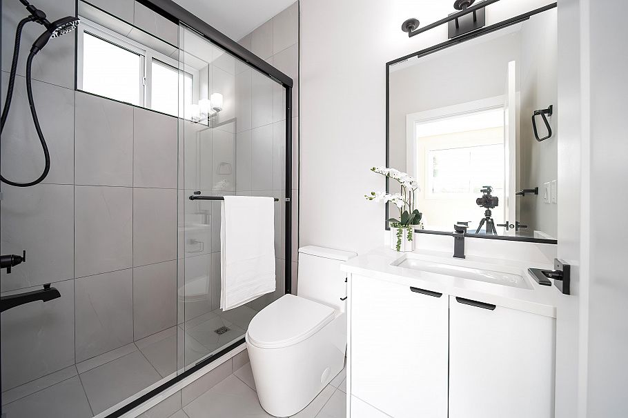 4722 Henry Street Vancouver, BC - 24