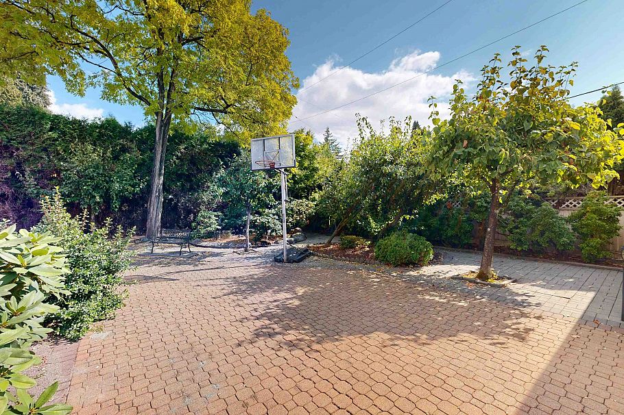 1510 W 33rd Avenue Vancouver, BC - 33