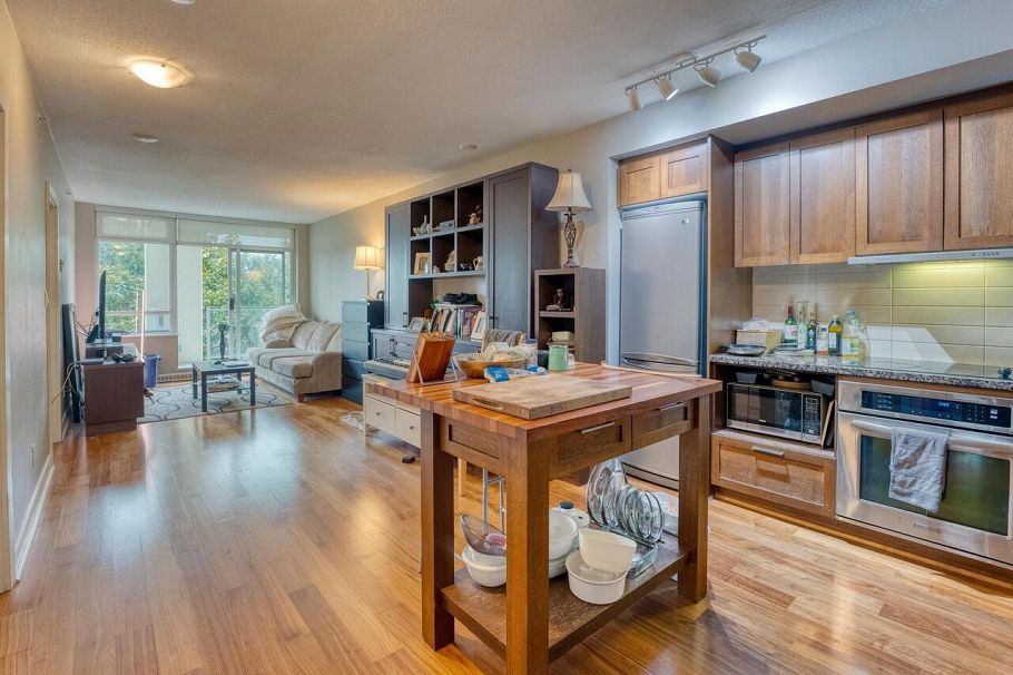 516 2268 W Broadway Vancouver, BC - 1