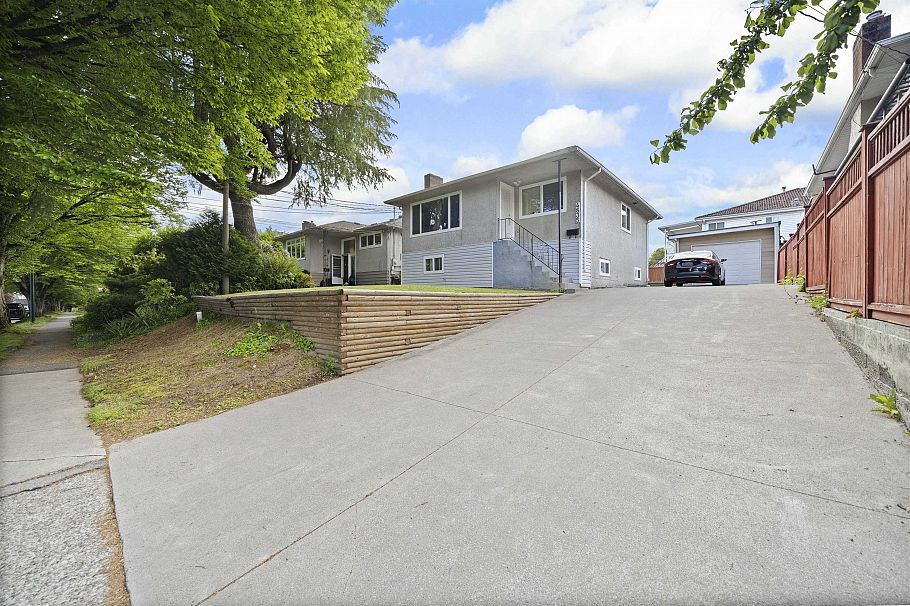 4835 Chatham Street Vancouver, BC - 1