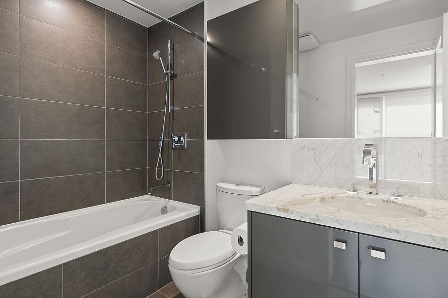 215 1961 Collingwood Street Vancouver, BC - 18