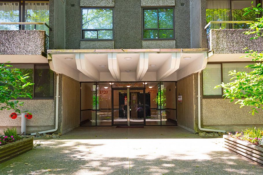 304 1720 Barclay Street Vancouver, BC - 3