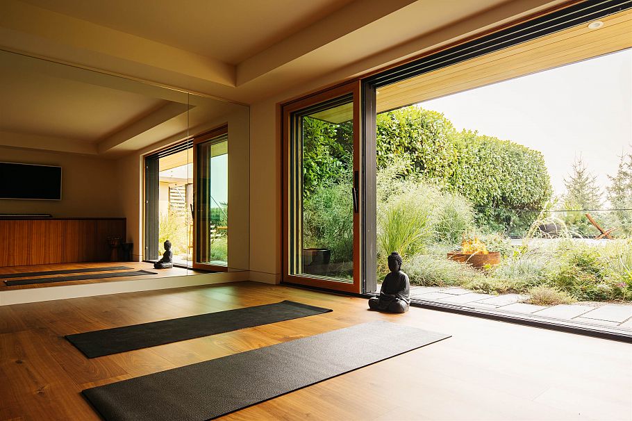 1295 W Keith Road North Vancouver, BC - 26