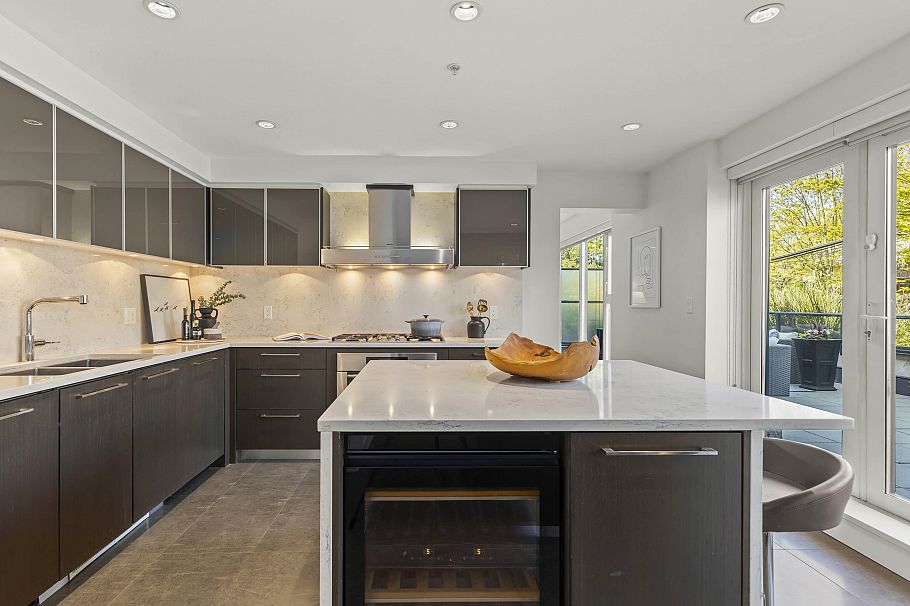 215 1961 Collingwood Street Vancouver, BC - 12