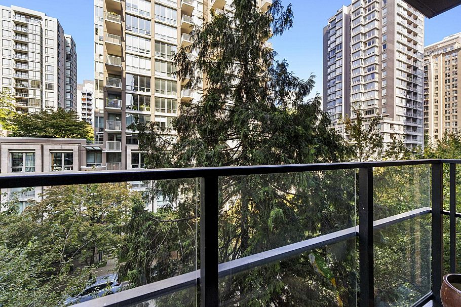 507 1088 Richards Street Vancouver, BC - 17