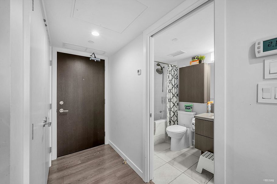 1605 8189 Cambie Street Vancouver, BC - 3