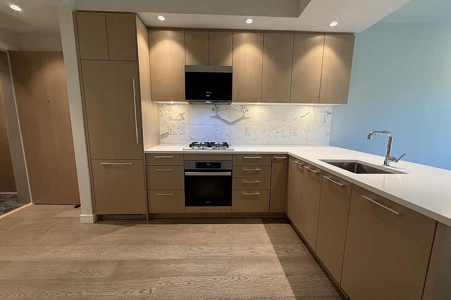 704 5608 Berton Avenue Vancouver, BC - 4