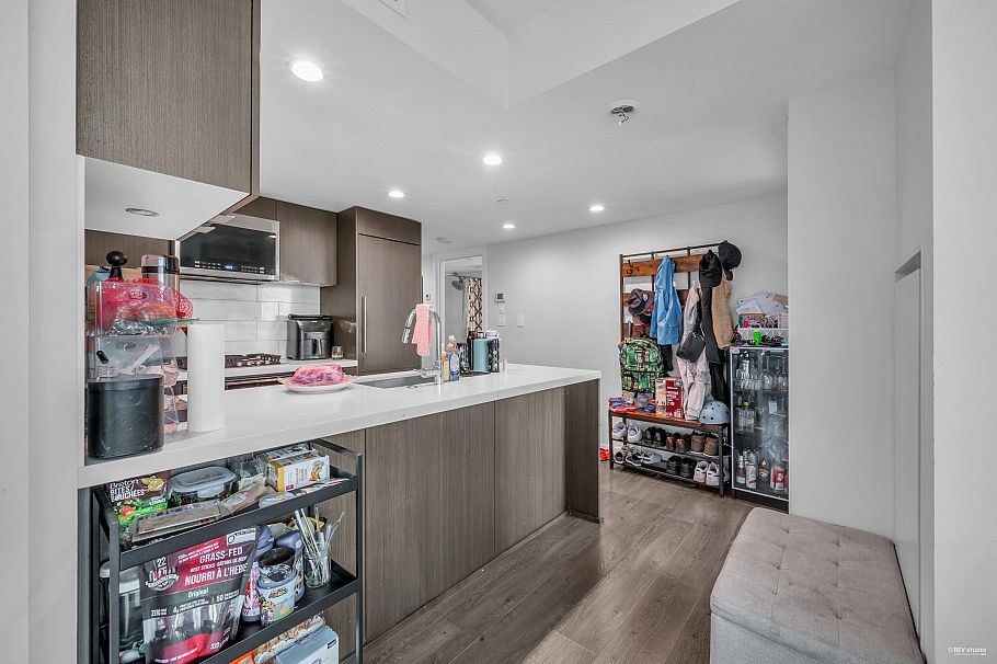 1605 8189 Cambie Street Vancouver, BC - 15