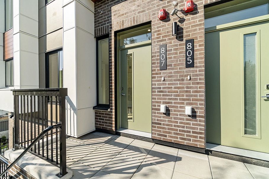 807 W 33rd Avenue Vancouver, BC - 1