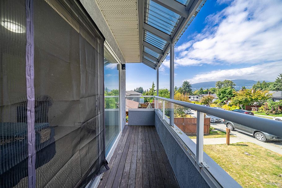 215 W 18th Street North Vancouver, BC - 17