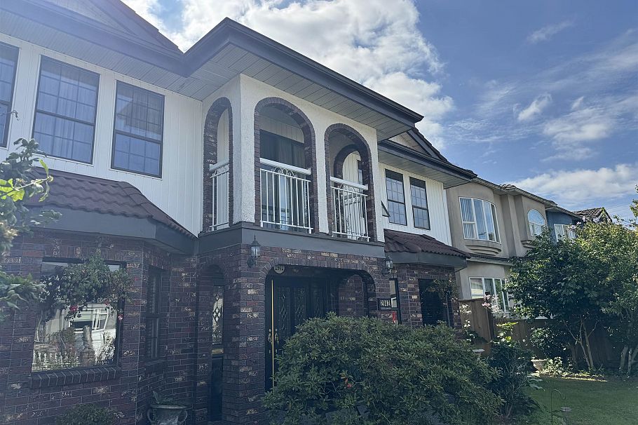 2942 Adanac Street Vancouver, BC - 2