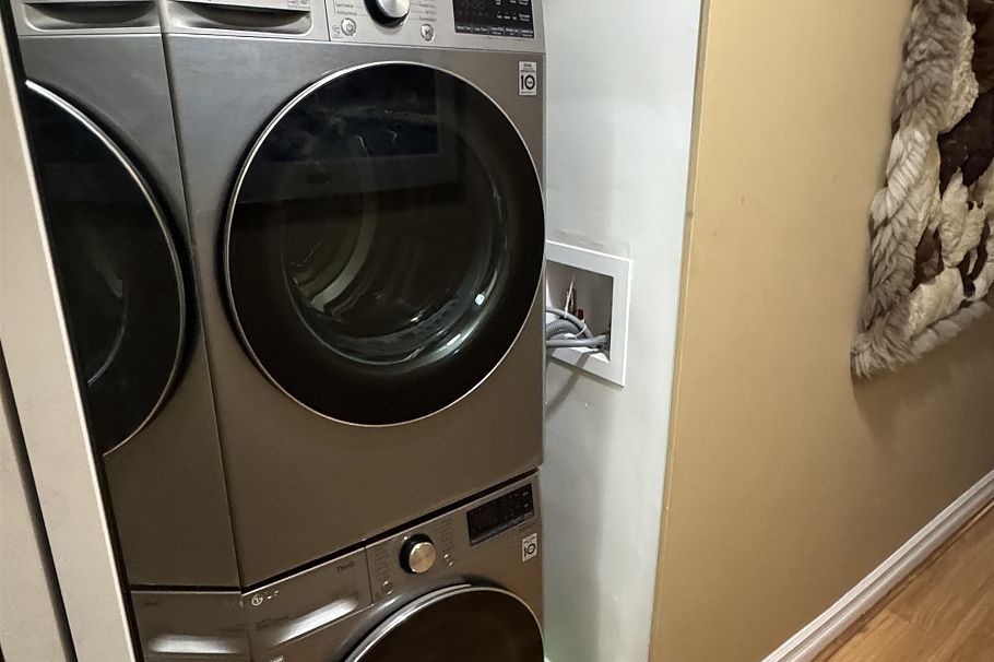 2942 Adanac Street Vancouver, BC - 31