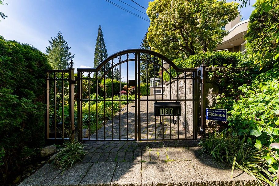 180 W Osborne Road North Vancouver, BC - 2