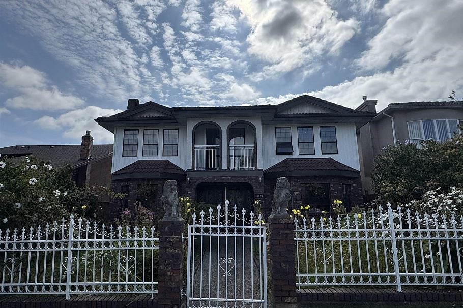 2942 Adanac Street Vancouver, BC - 1