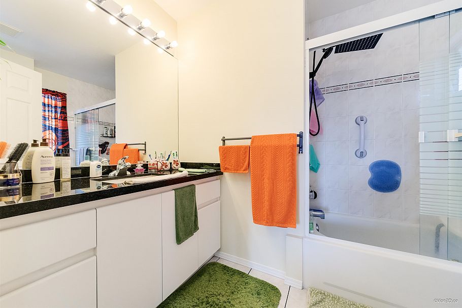 215 W 18th Street North Vancouver, BC - 11